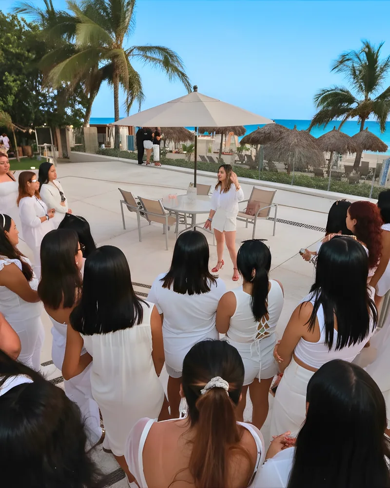 Comunidad GTR Woman · sesión circular en playa